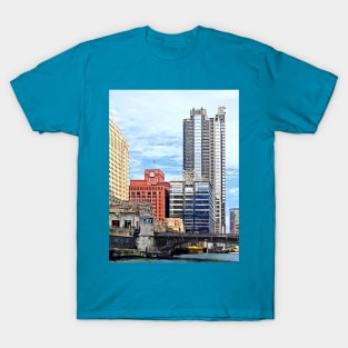 Chicago IL - Water Taxi Passing Under Lyric Opera T-Shirt